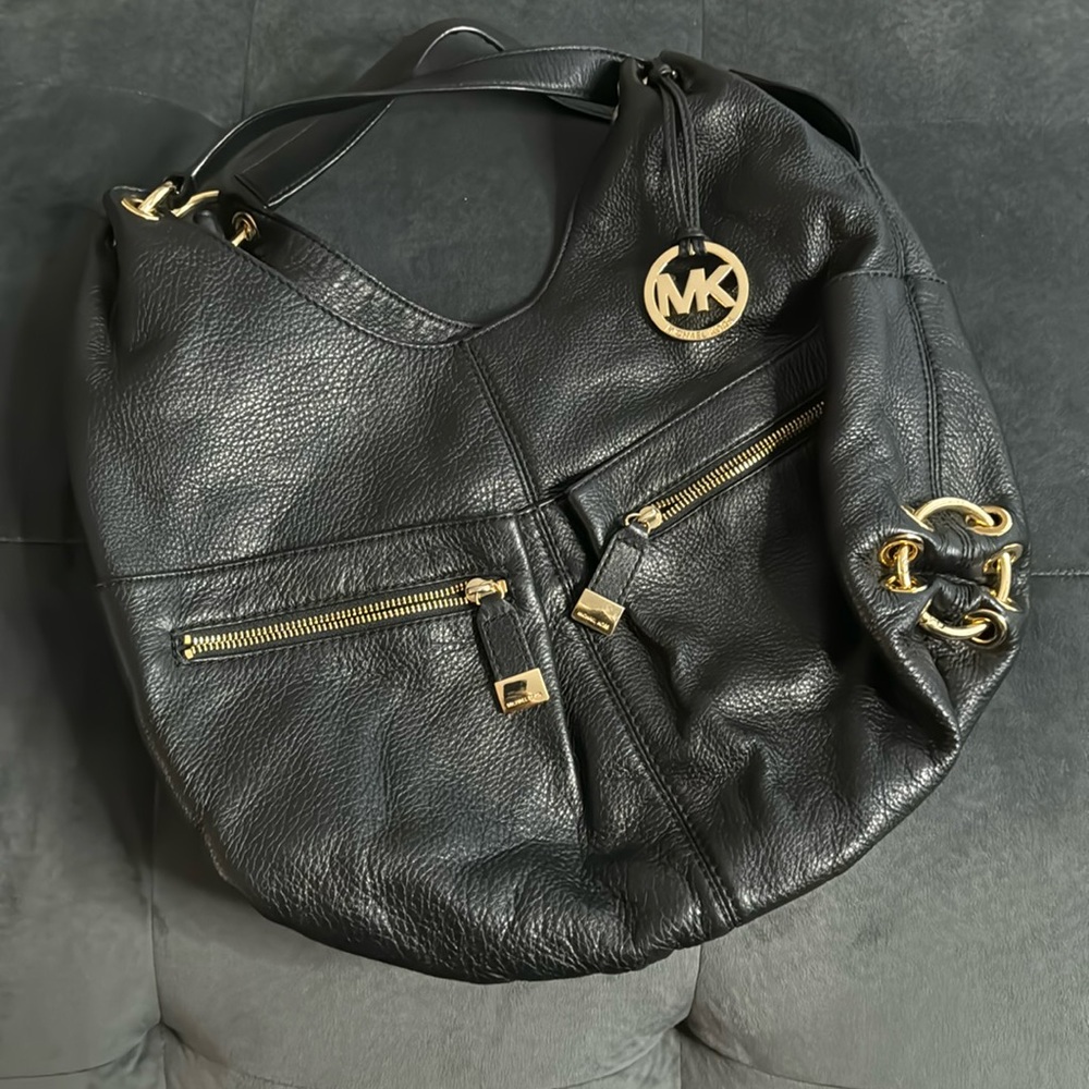 Michael Kors purse. Black, barely used.